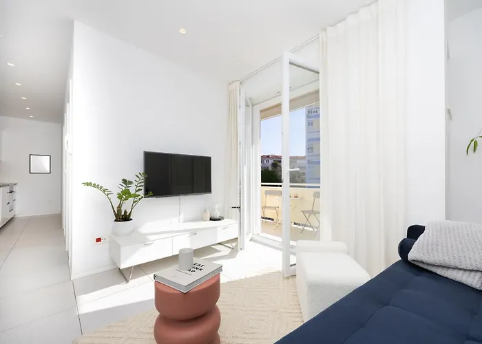 Apinelo Apartment Split