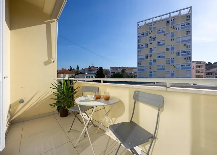 Apartment Apinelo Split